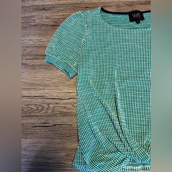 W5 Green/White Blouse, Knotted Front, Size Small - Picture 6 of 6